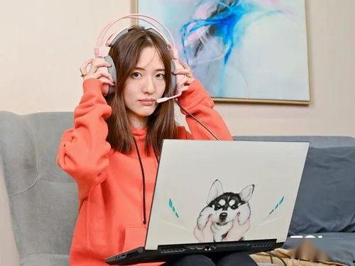 娱乐吃瓜酱戴耳机